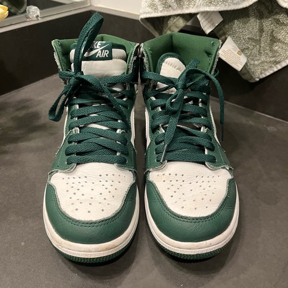 Nike Air Jordans - Picture 2 of 6